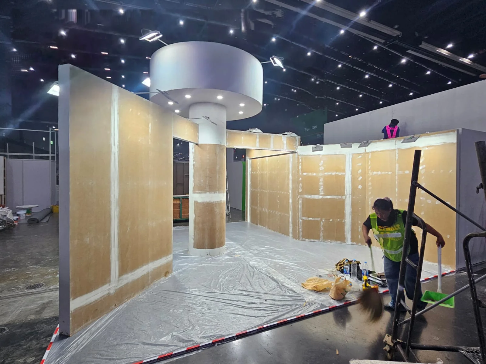 On-site installation of the FILTEC ProPak Asia 2025 booth
